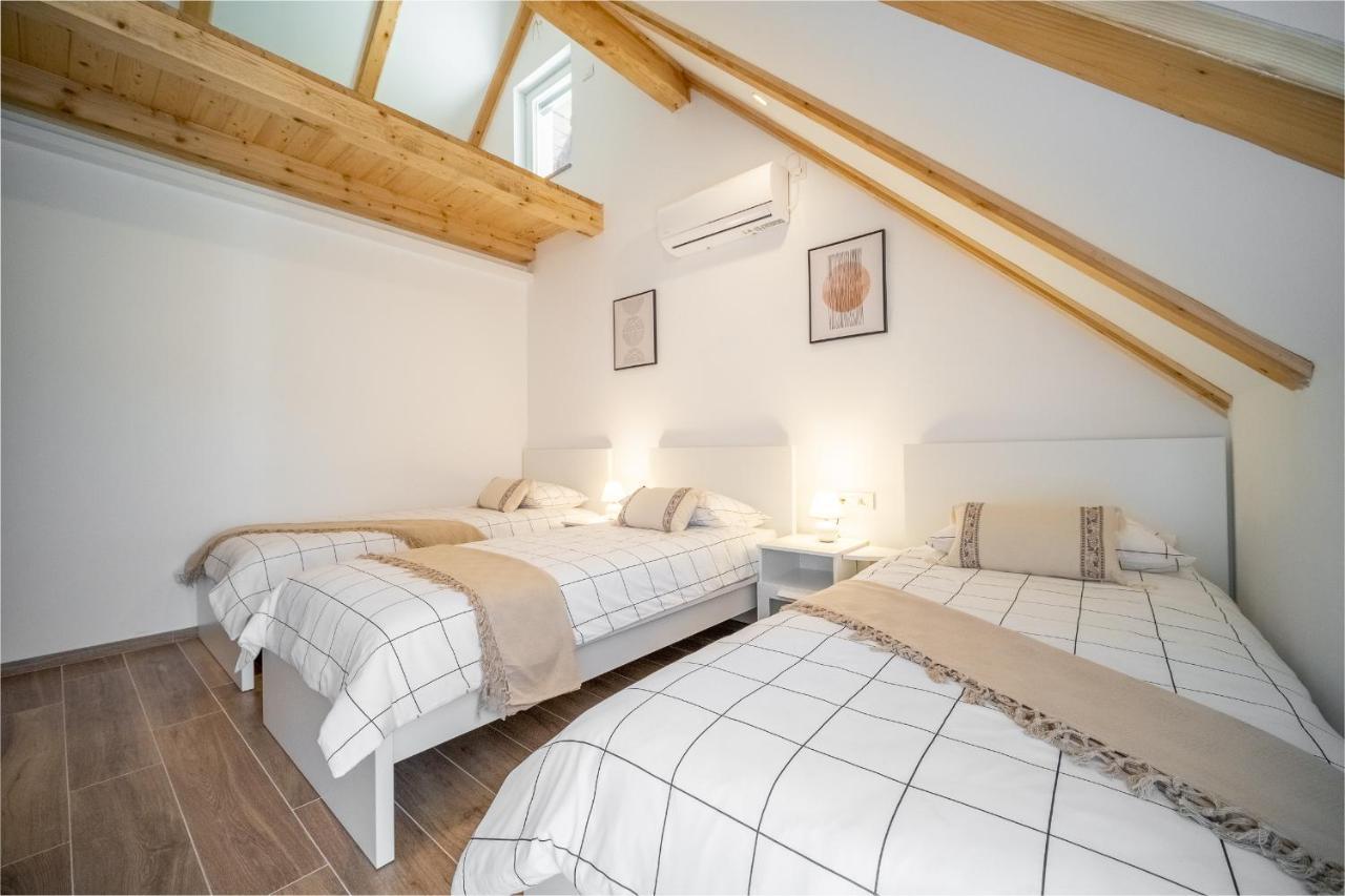 Villa Nesa - Beautiful Guest House At Continental Croatia With Outdoor Swimming Pool, Sauna And 3 Bedrooms Plaški Exteriör bild